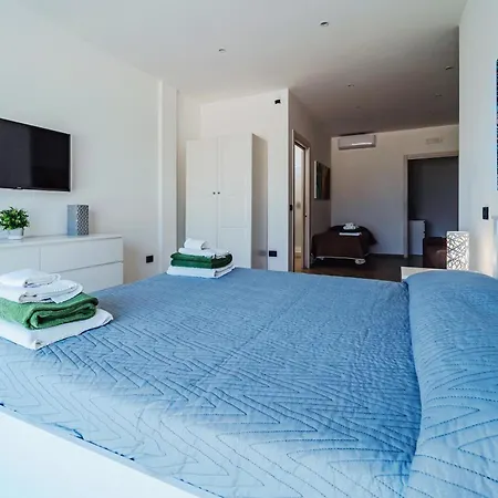 Con Piscina Sul Mare A Villa *