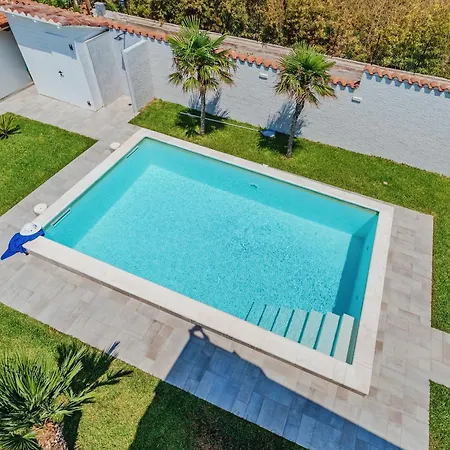 Con Piscina Sul Mare A Villa
