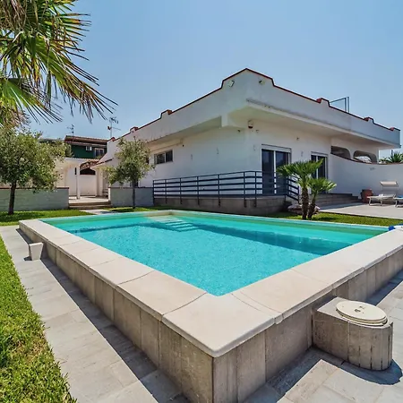 Villa Con Piscina Sul Mare A *