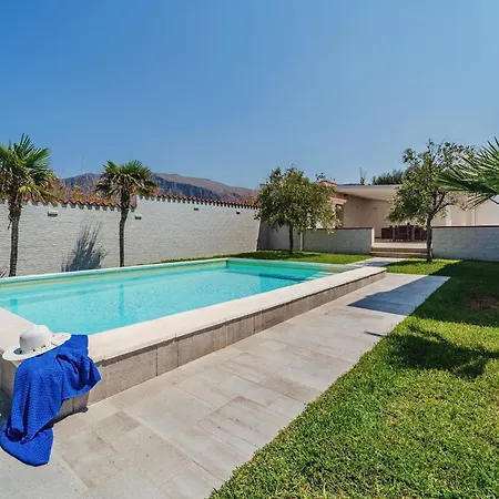 Con Piscina Sul Mare A *