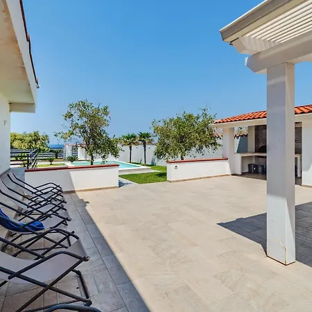 Con Piscina Sul Mare A Villa *