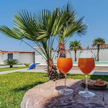 Con Piscina Sul Mare A Villa