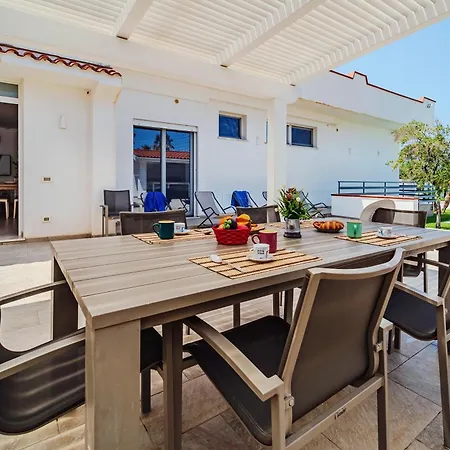 Con Piscina Sul Mare A Terrasini