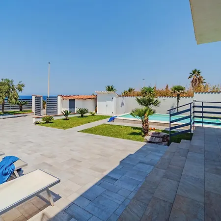 Con Piscina Sul Mare A *